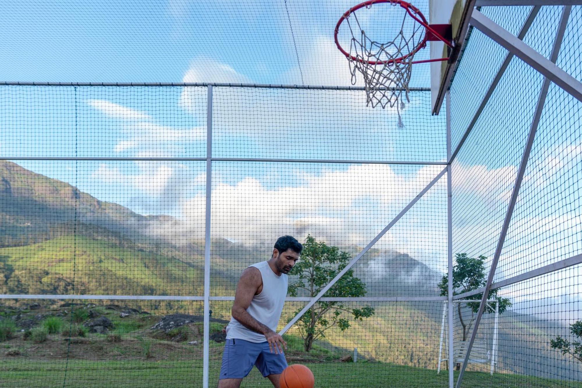 Le Montfort Resort Munnar Exteriör bild
